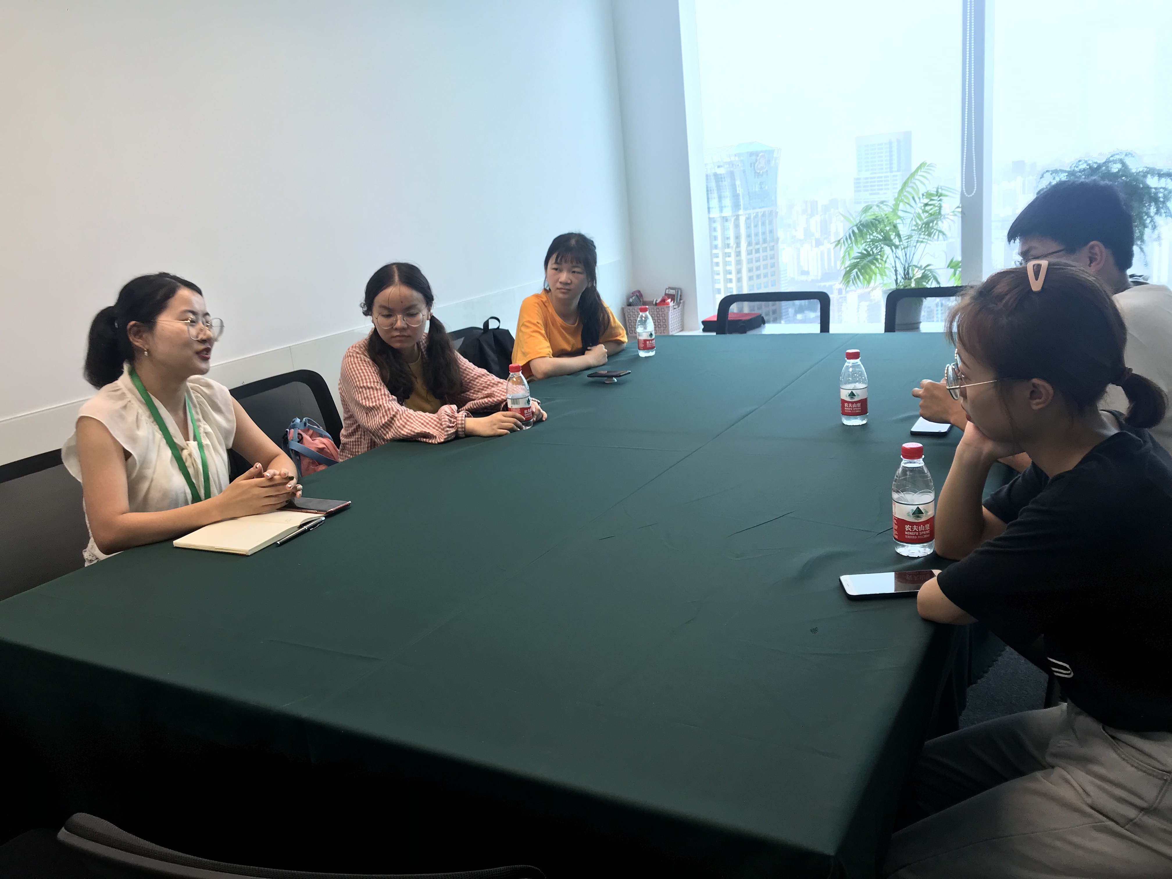 華東理工大學(xué)大學(xué)生社會(huì)實(shí)踐團(tuán)來(lái)格派參觀學(xué)習(xí)